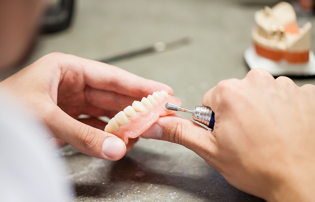 春日井市八光町・ももはな歯科クリニック・高水準な人工歯を、的確・迅速に　院内ラボでの精密な技工物